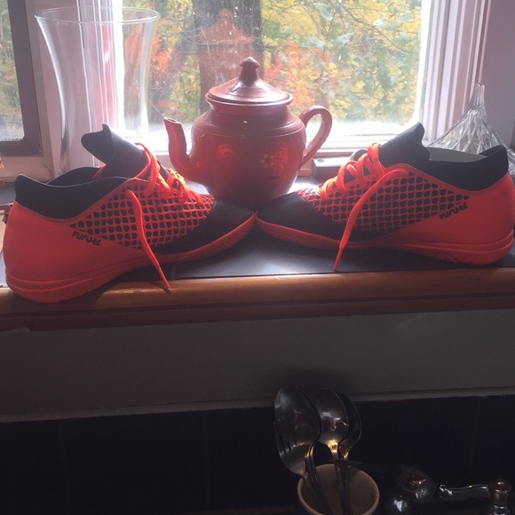 Puma indoor soccer shoes - Picture 2 of 4